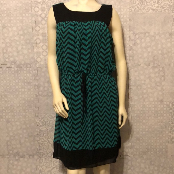 Dresses & Skirts - Black & Teal Chevron Dress